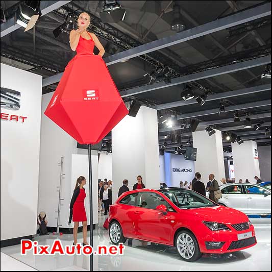 seat ibiza et hotesse mondial automobile 2012