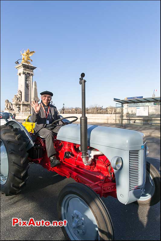 Traversee de Paris 2015, Tracteur Ferguson quai d'orsay