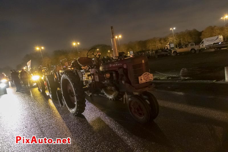 19e Traversee De Paris Hivernale, Tracteur Mc-cormick Farmall