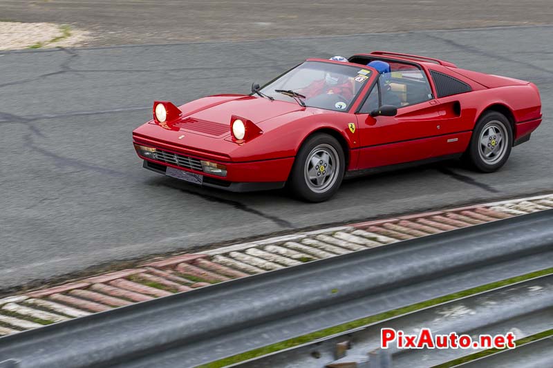 Ferrari 328 GTS Rosso sur le circuit de Montlhery